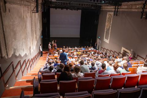 salle du tinel avec public