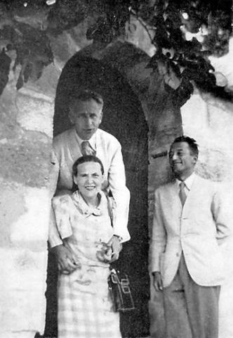 Louis Aragon et Elsa Triolet viennent se réfugier chez Pierre Seghers à Villeneuve lez Avignon (septembre 1940) © famille Seghers